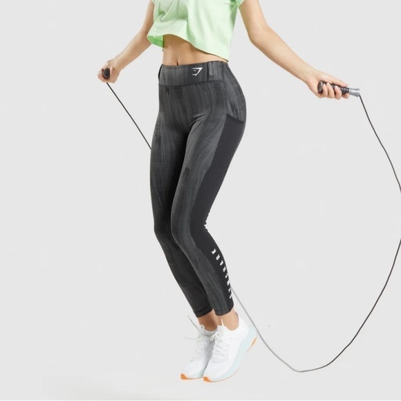 New! Gymshark Sport Leggings Black Print - Picture 1 of 9